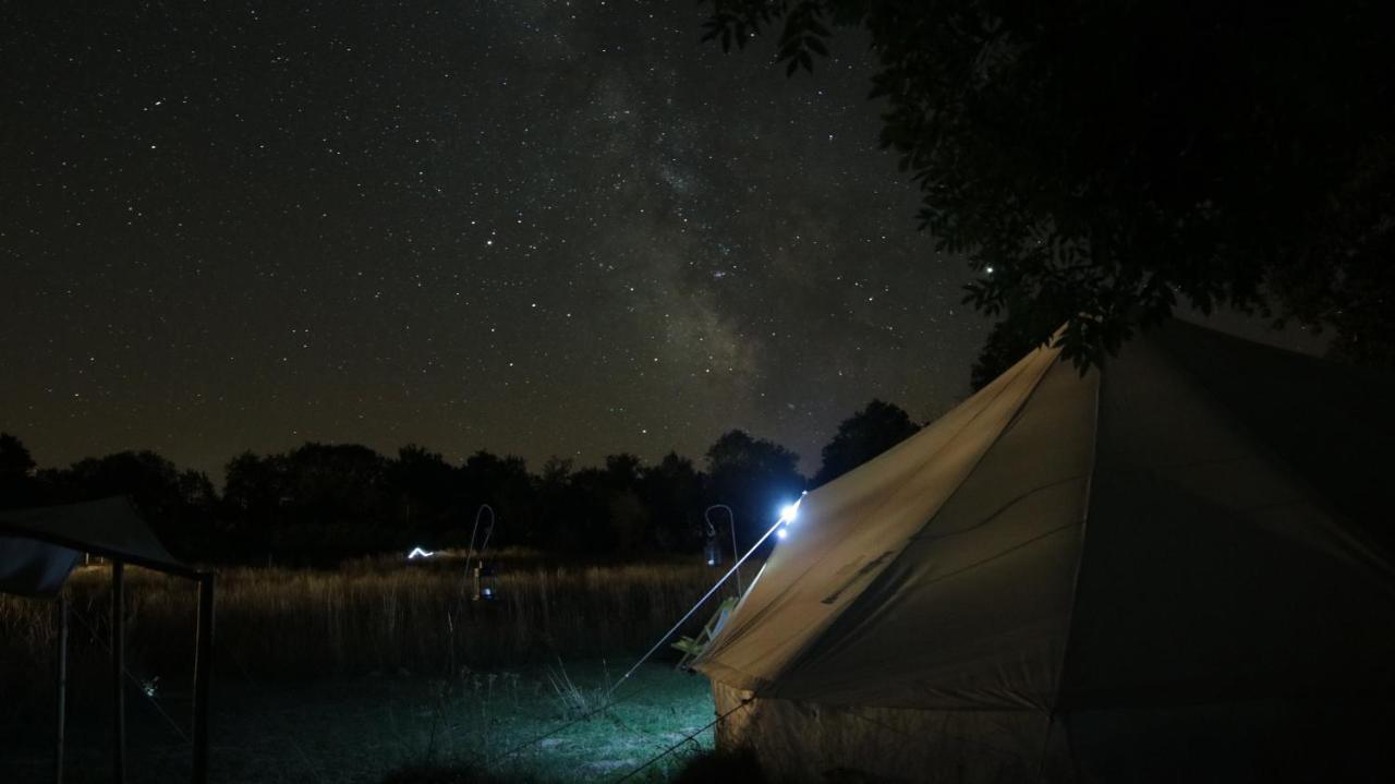 La Toile Sous Les Etoiles Hotel Charron  Exterior photo